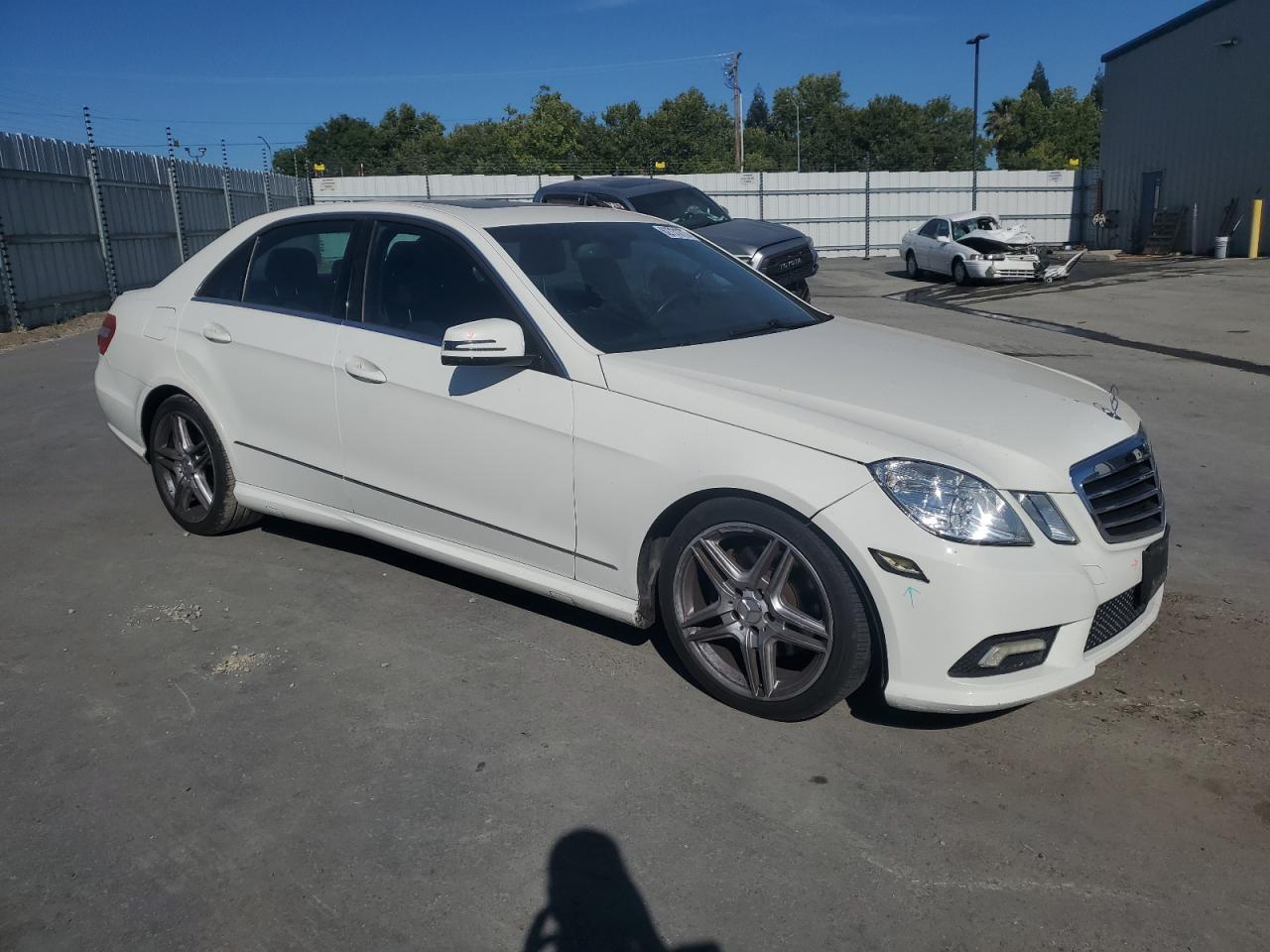 MERCEDES-BENZ E-CLASS 2011 VIN WDDHF5GB2BA504848 zdjęcie 4
