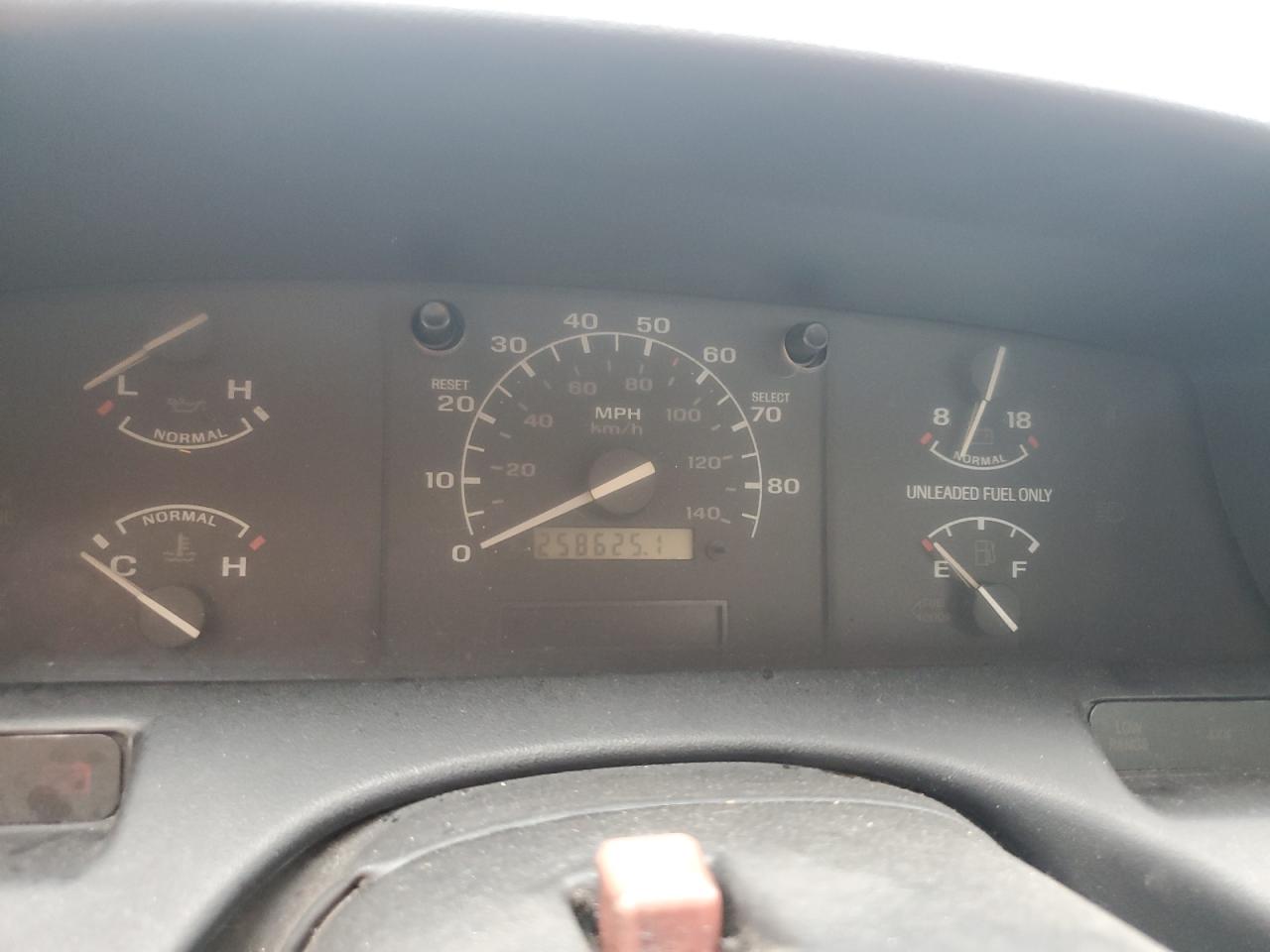 1992 Ford F150 VIN: 1FTEF15Y8NNB01600 Lot: 62353725
