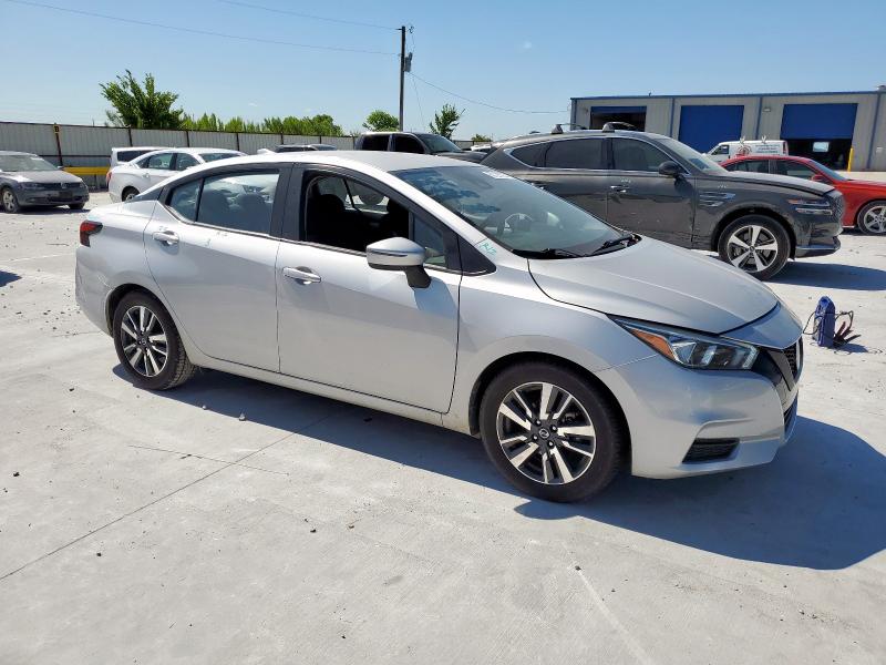  NISSAN VERSA 2021 Серебристый