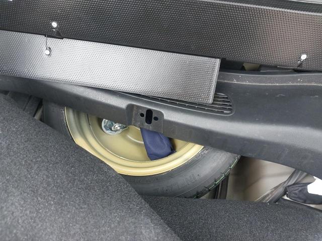 2013 HONDA JAZZ ES +