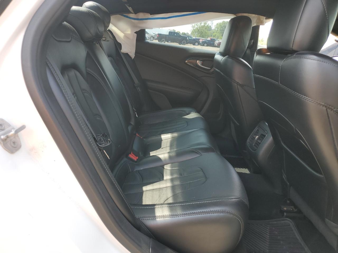 CHRYSLER 200 2015 VIN 1C3CCCDG7FN727598 фото 10