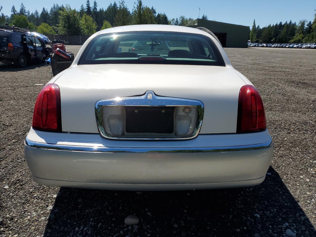2001 Lincoln Town Car Signature VIN: 1LNHM82WX1Y689065 Lot: 63203565