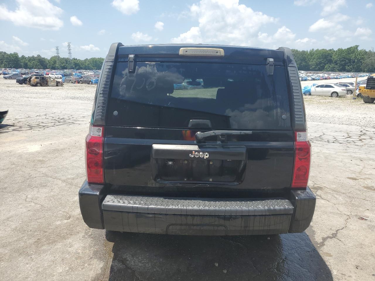 2008 Jeep Commander Sport VIN: 1J8HH48K58C126172 Lot: 61961285