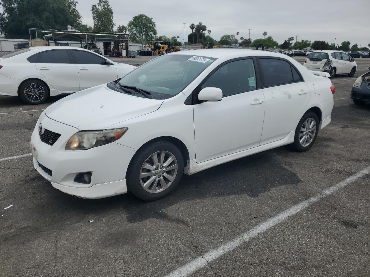2010 Toyota Corolla Base იყიდება Van Nuys-ში, CA - Minor Dent/Scratches