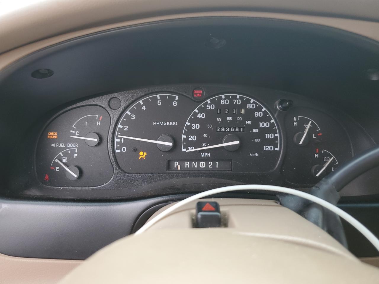 2000 Ford Explorer Eddie Bauer VIN: 1FMZU74E5YZA26011 Lot: 59954945
