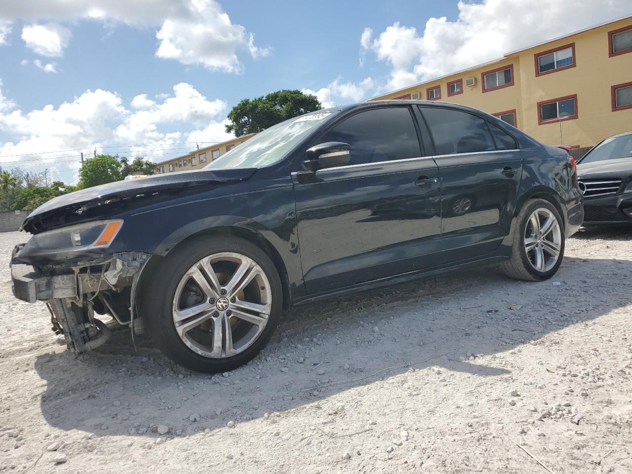 2014 Volkswagen Beetle  na sprzedaż w Opa Locka, FL - Minor Dent/Scratches