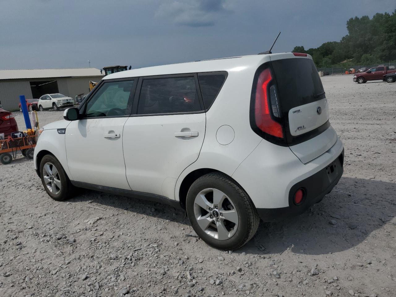 KIA SOUL 2018 VIN KNDJN2A27J7553898 photo 2