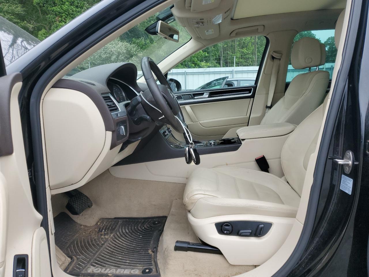 2013 Volkswagen Touareg V6 VIN: WVGEF9BP5DD000587 Lot: 62631575