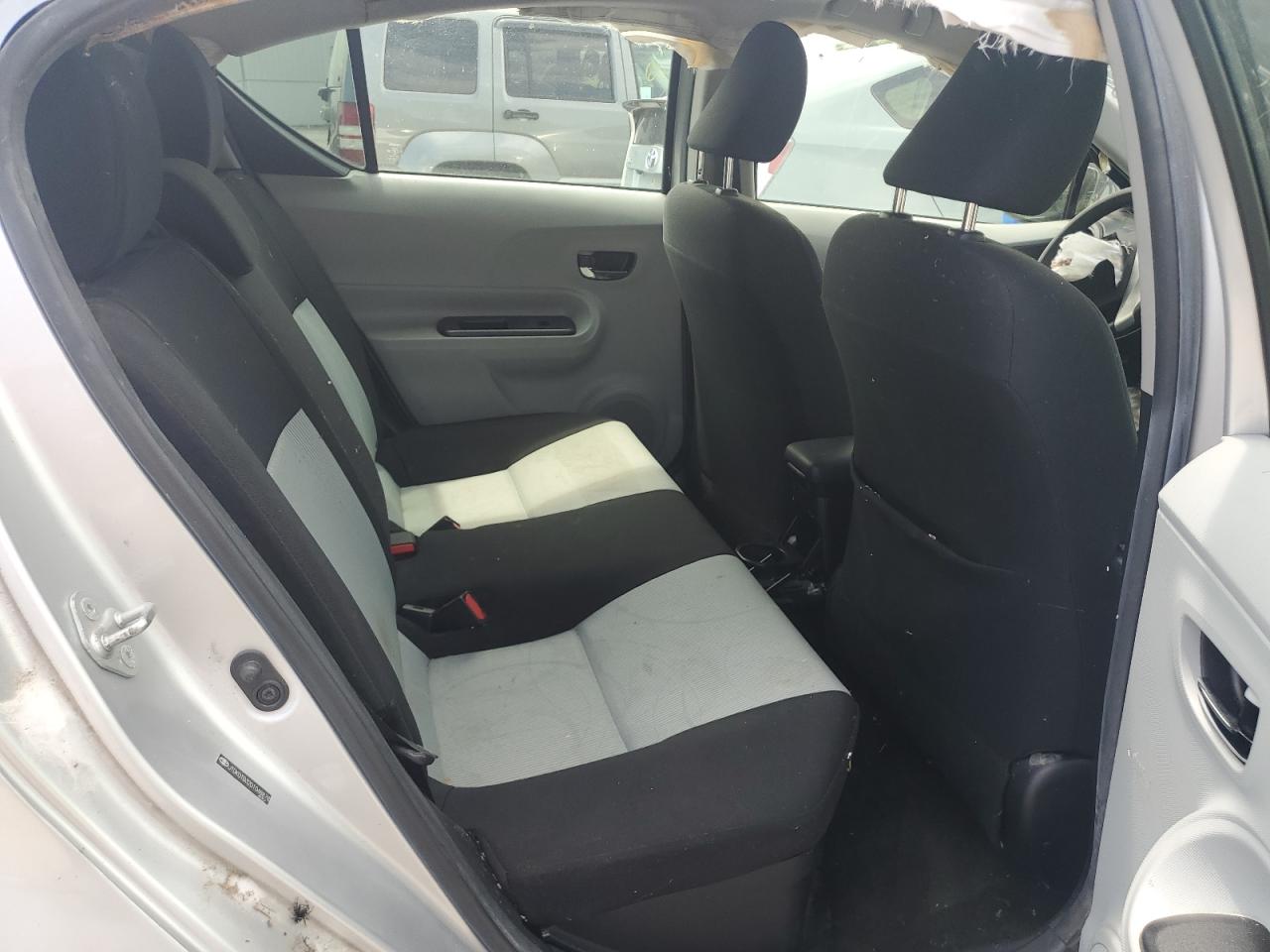 2013 Toyota Prius C VIN: JTDKDTB32D1048878 Lot: 63232635
