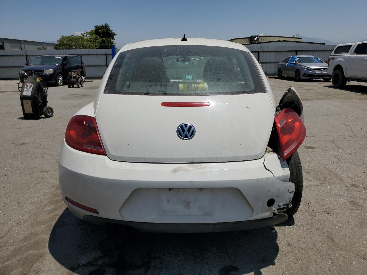 2013 Volkswagen Beetle VIN: 3VWJP7AT7DM604470 Lot: 61271265