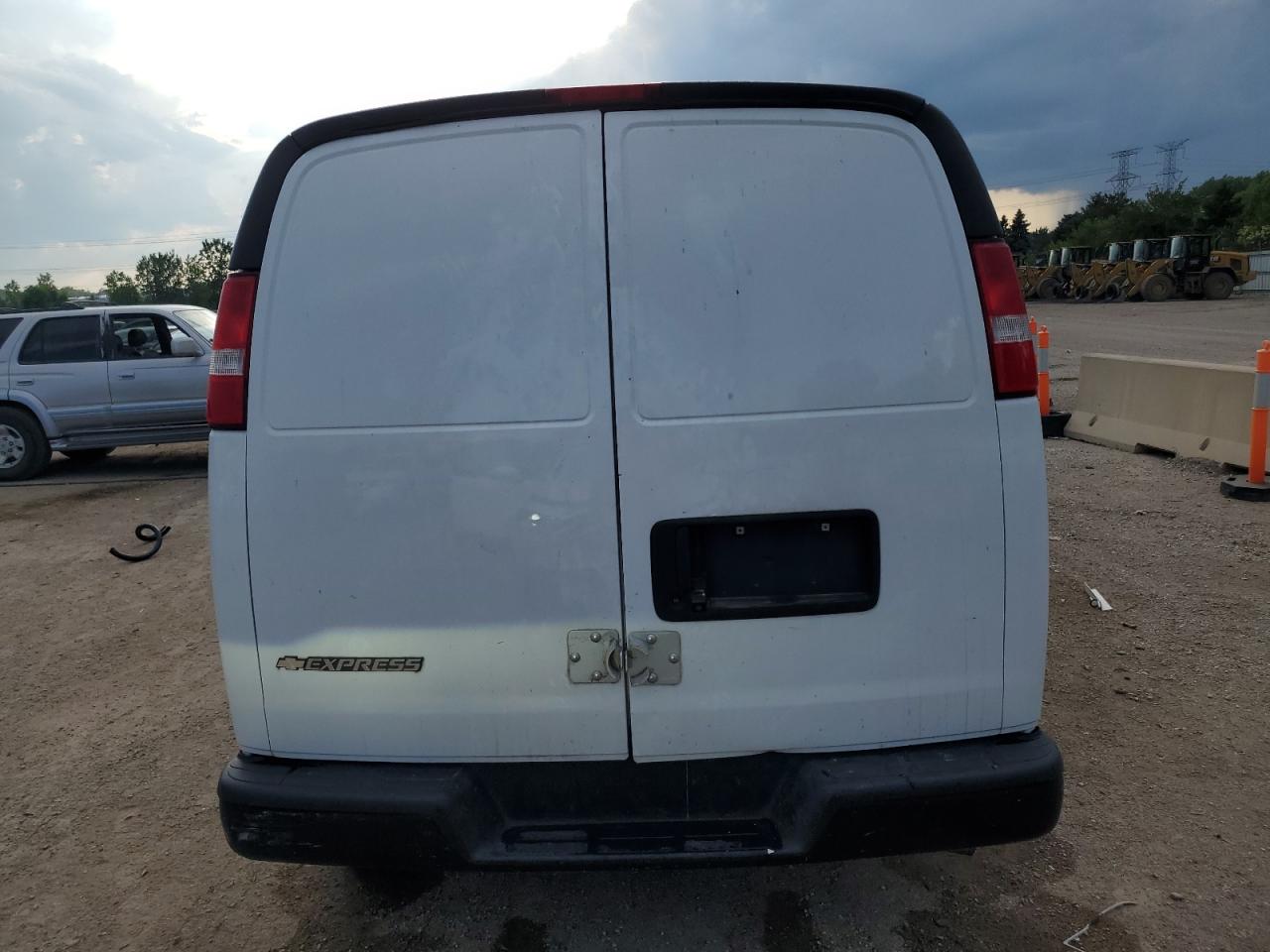 CHEVROLET EXPRESS 2018 VIN 1GCWGAFP3J1344739 zdjęcie 6