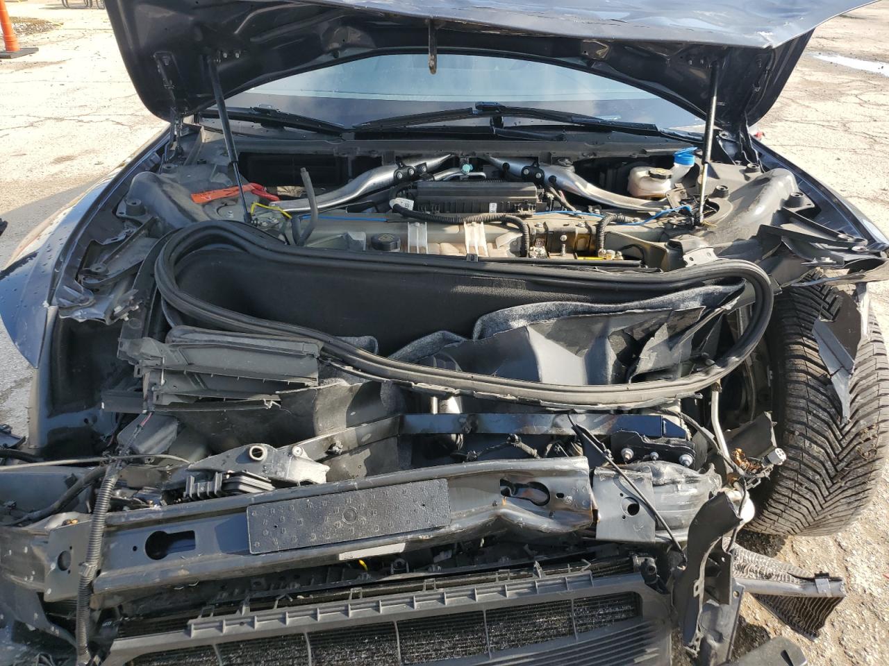 2018 Tesla Model S VIN: 5YJSA1E21JF244233 Lot: 61669925