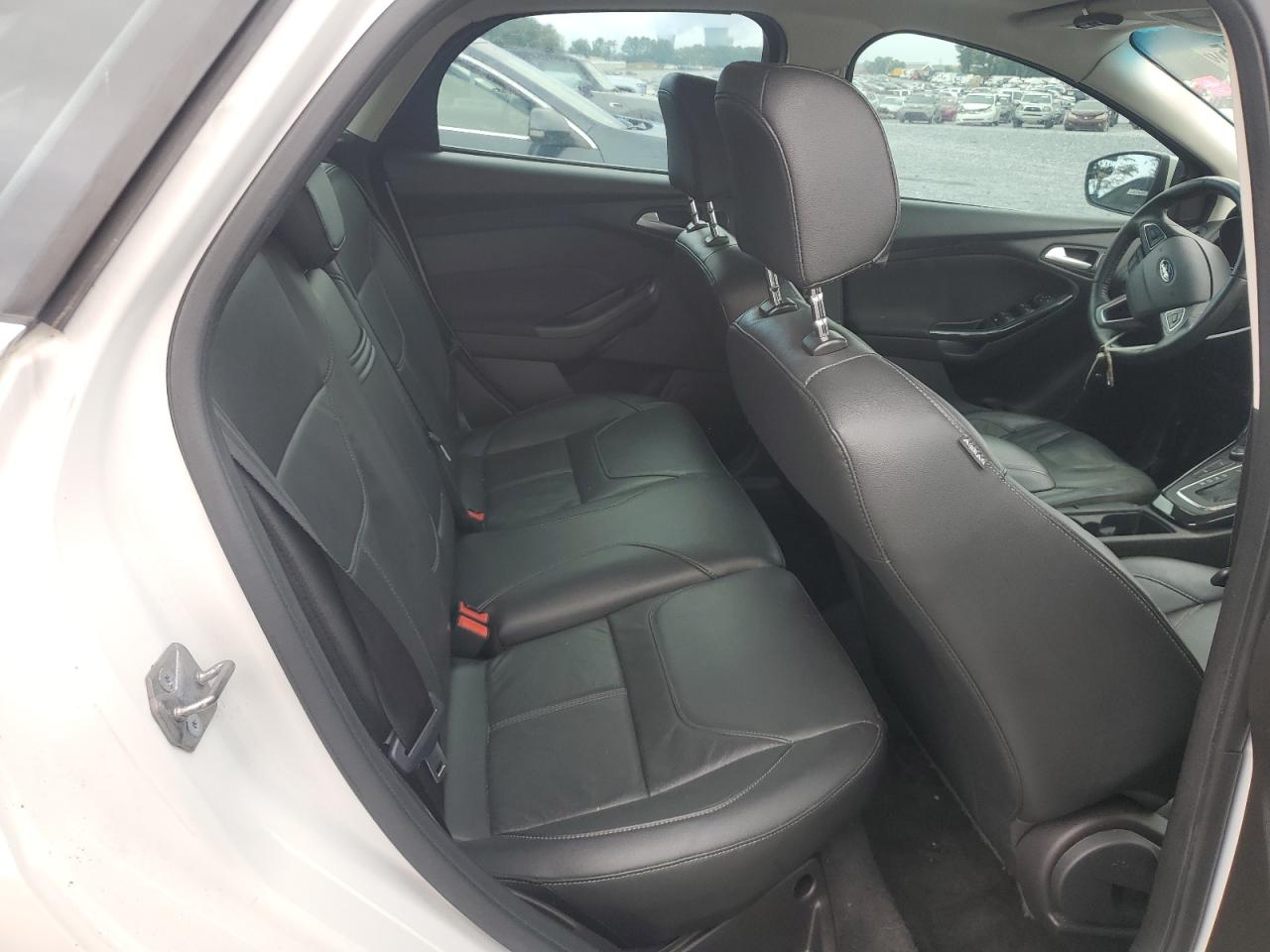 2016 Ford Focus Titanium VIN: 1FADP3N22GL292399 Lot: 63033385
