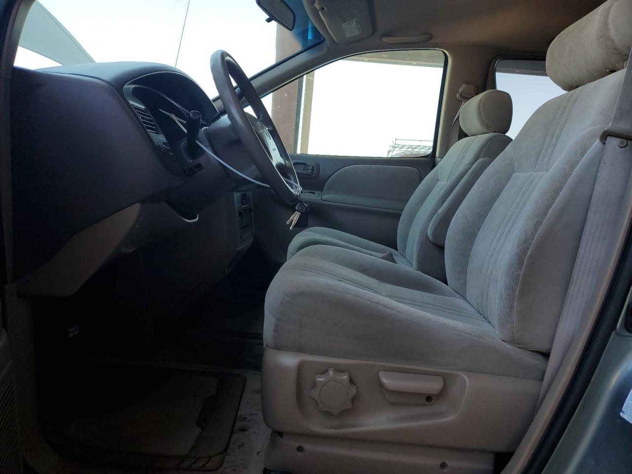 1998 Toyota Sienna Le VIN: 4T3ZF13CXWU052161 Lot: 62871745