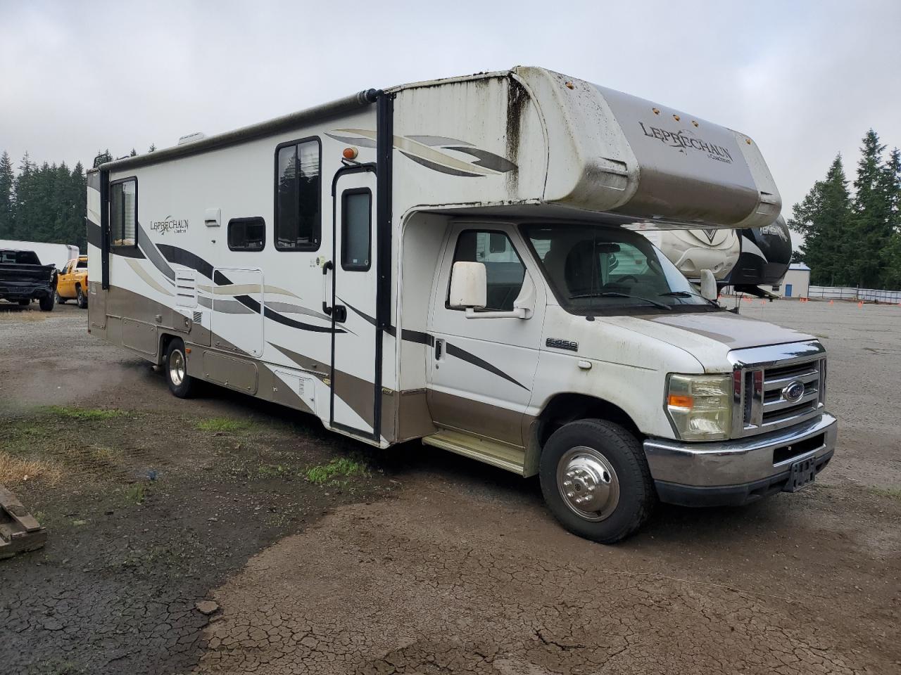 Arlington, WA에서 판매 중인 2011 Ford Econoline E450 Super Duty Cutaway Van - Minor Dent/Scratches