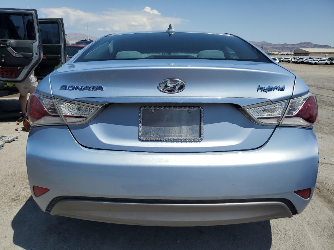 2013 Hyundai Sonata Hybrid VIN: KMHEC4A43DA075275 Lot: 59588355