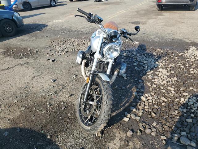  BMW R-SERIES 2017 Сріблястий