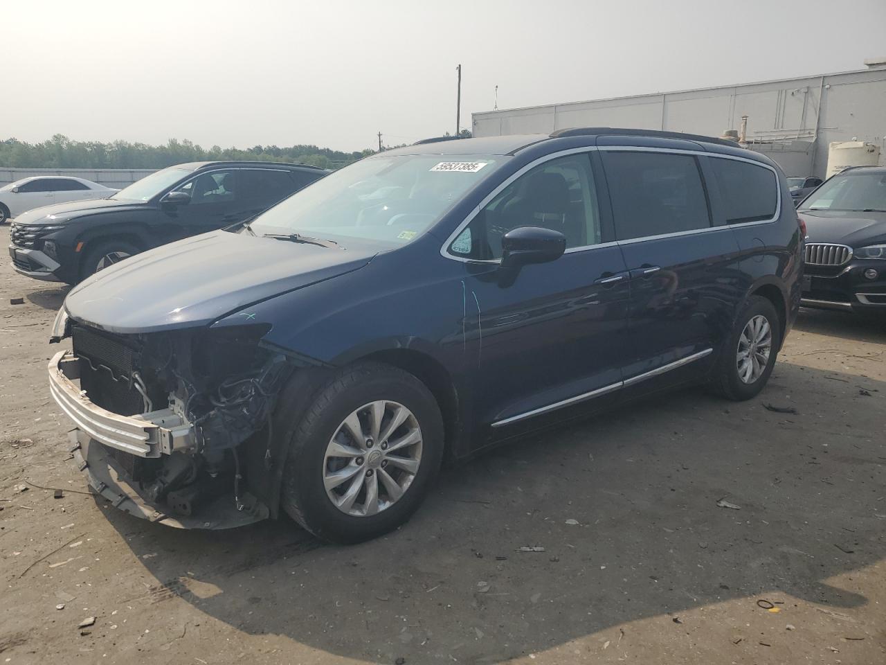 2017 Chrysler Pacifica Touring L за продажба в Fredericksburg, VA - Front End