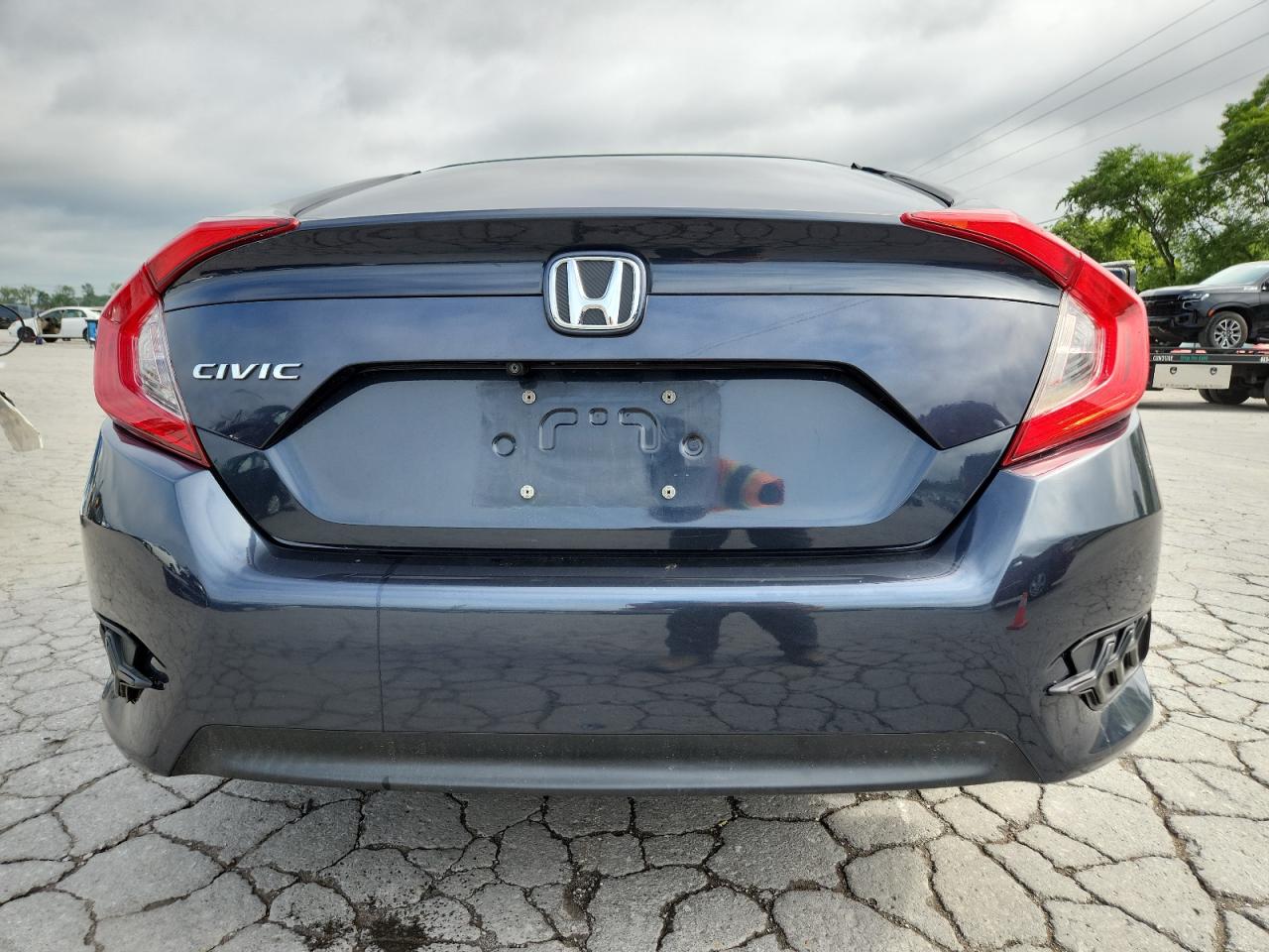 2018 Honda Civic Lx VIN: 2HGFC2F55JH578979 Lot: 61566795