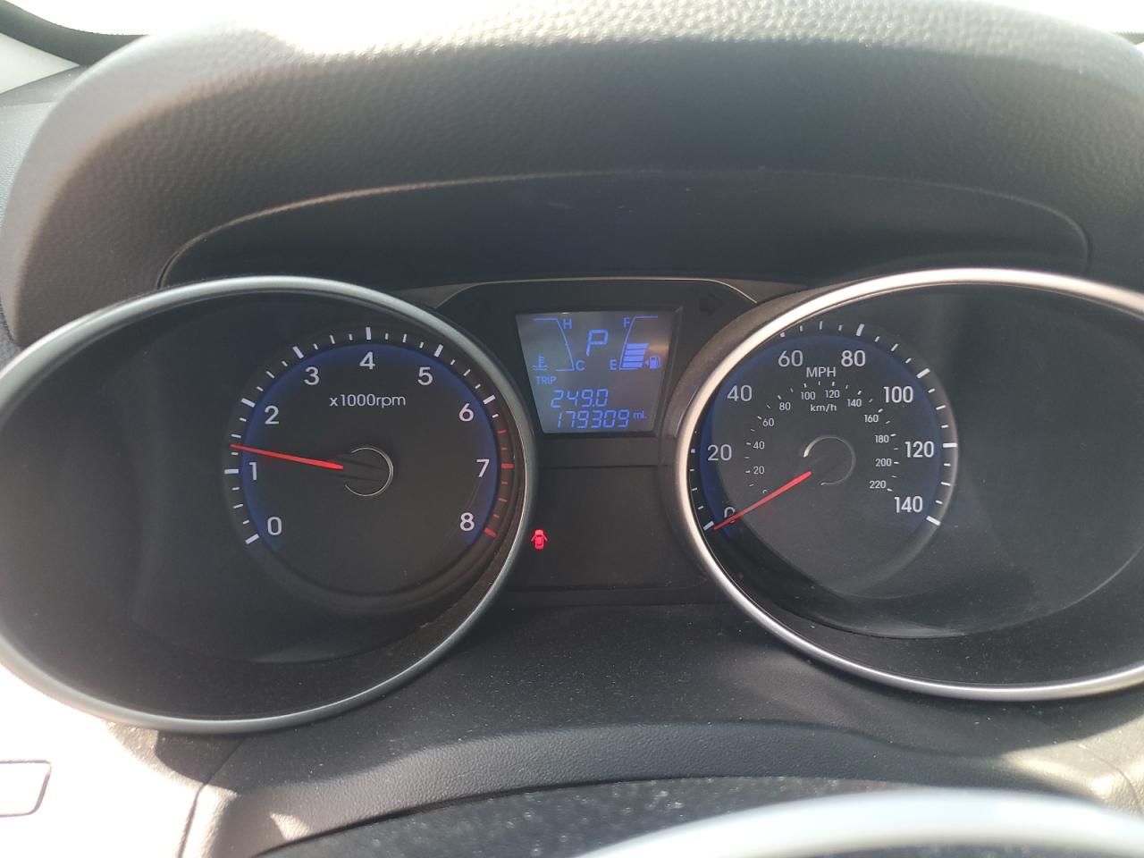HYUNDAI TUCSON 2011 VIN KM8JU3AC3BU292401 фото 9
