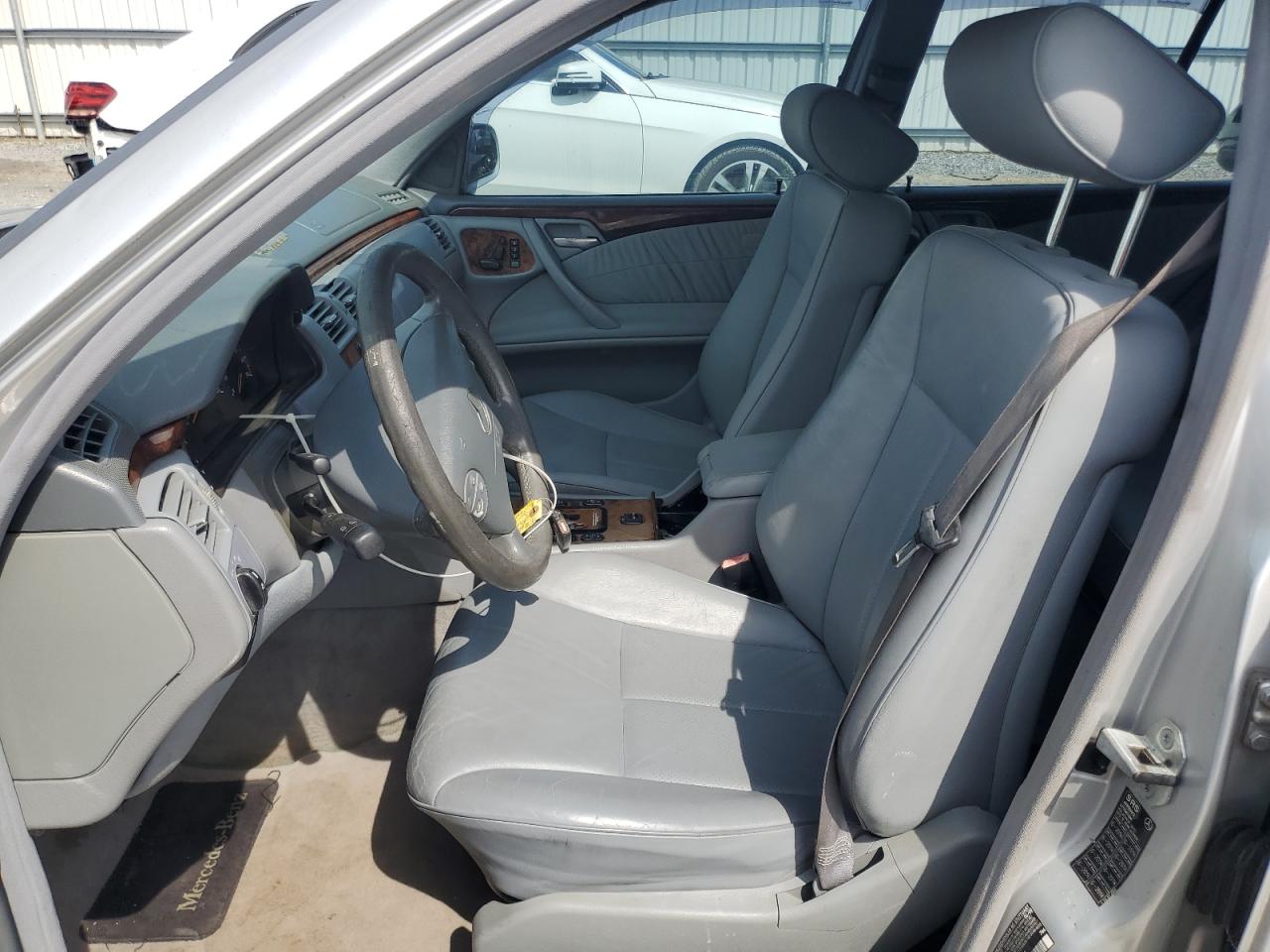 2000 Mercedes-Benz E 320 VIN: WDBJH65F0YA940946 Lot: 60494975