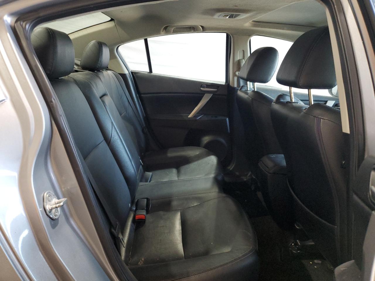 2011 Mazda 3 S VIN: JM1BL1W61B1386393 Lot: 62463915