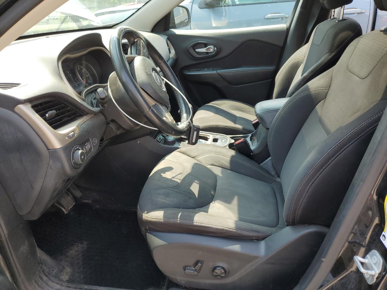 2015 Jeep Cherokee Latitude VIN: 1C4PJMCS5FW764349 Lot: 81190645