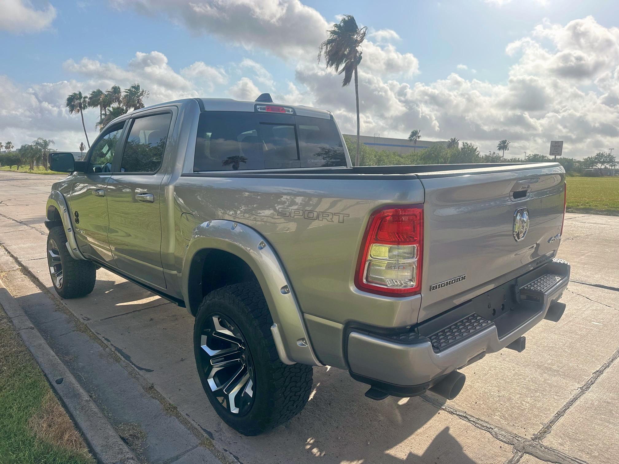  RAM 1500 2022 Srebrny