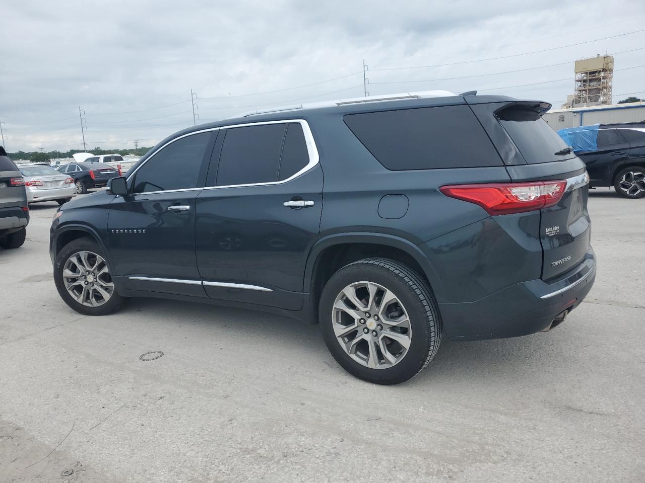 CHEVROLET TRAVERSE 2019 VIN 1GNERKKW7KJ179246 фото 2