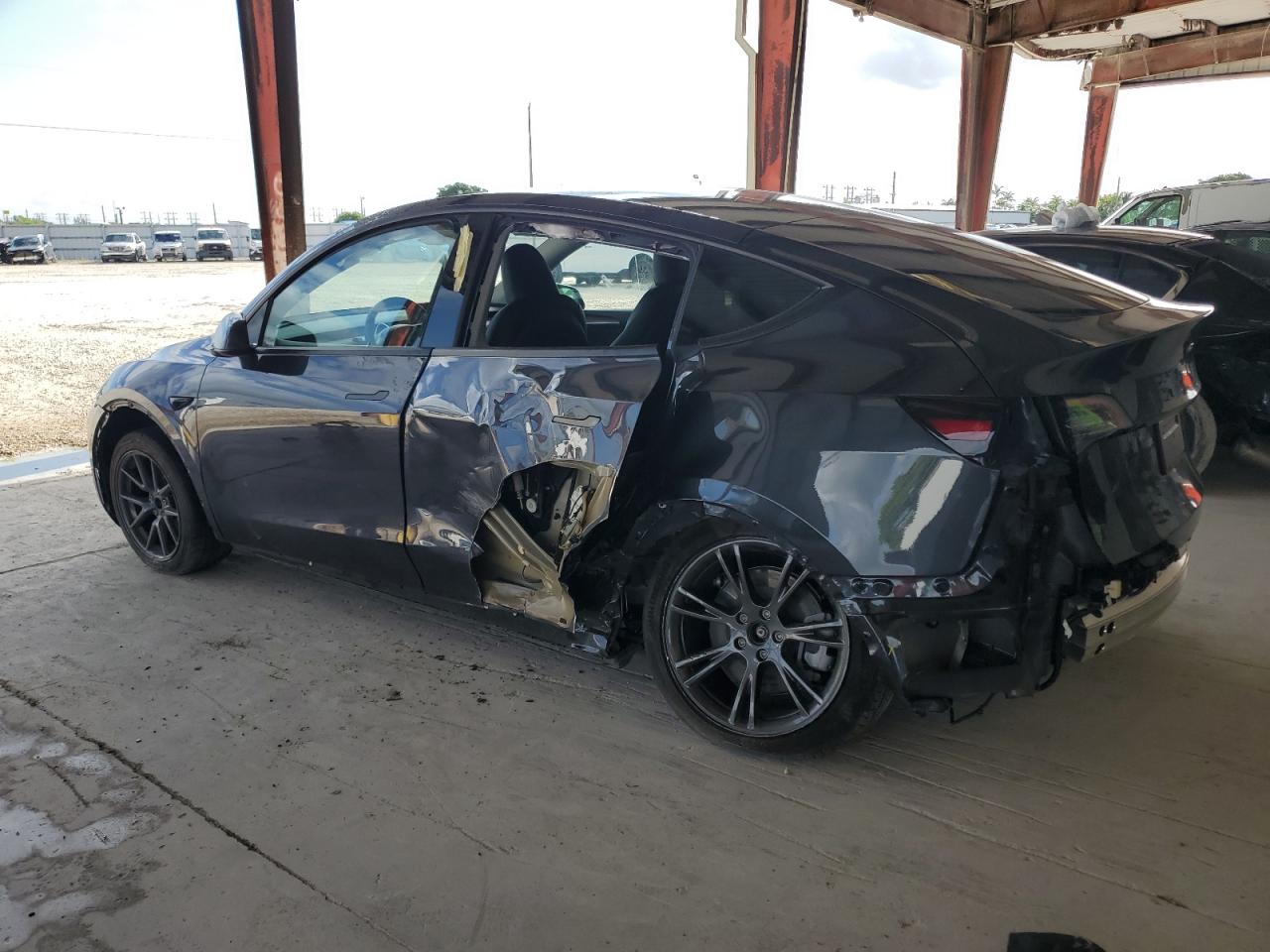 TESLA MODEL Y 2024 VIN 7SAYGDED4RF102968 фото 2