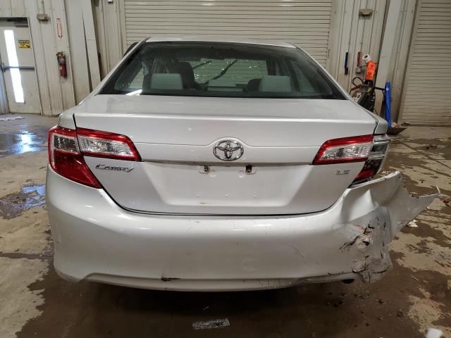 Sedans TOYOTA CAMRY 2012 Srebrny