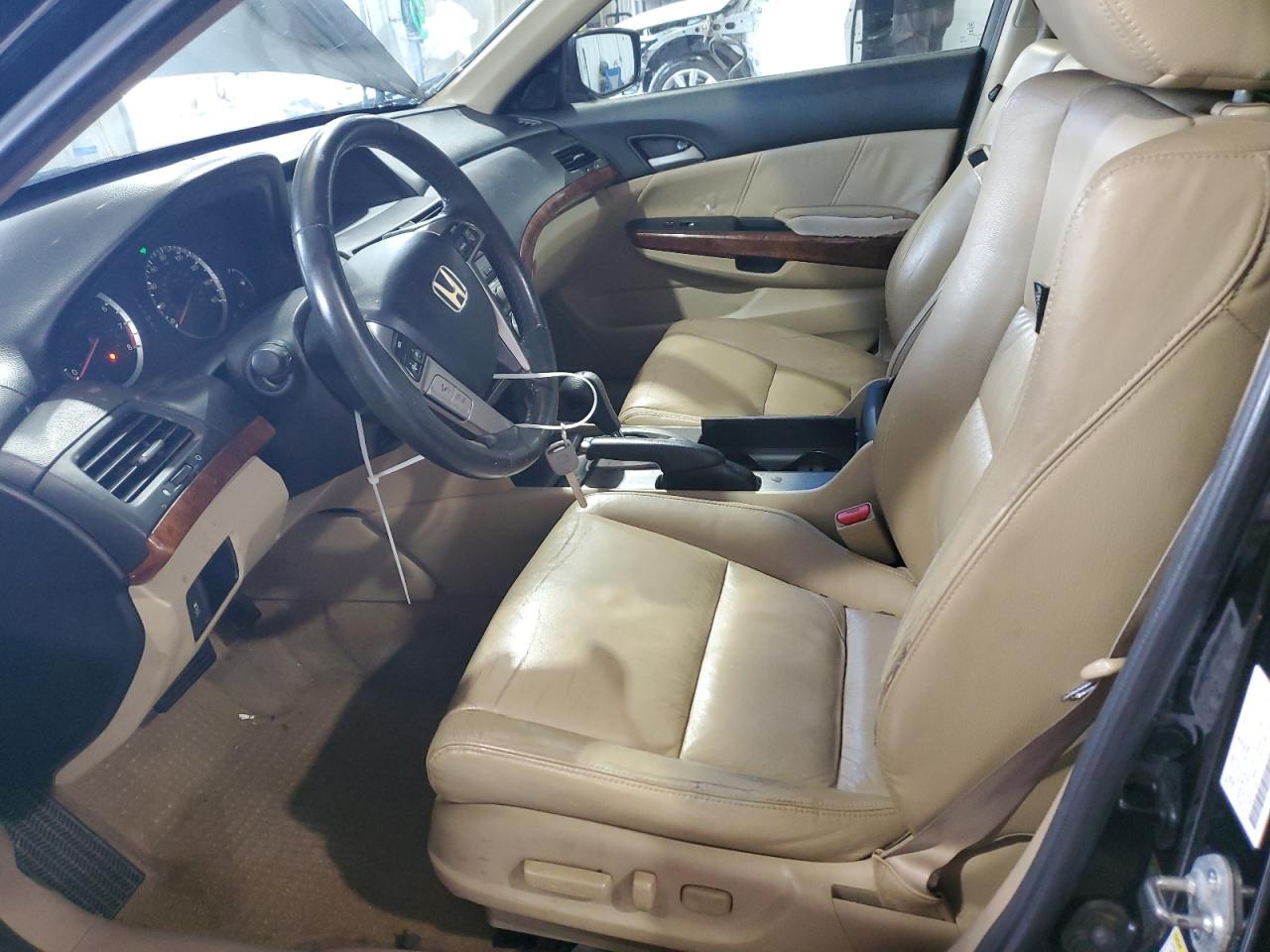 2011 Honda Accord Exl VIN: 1HGCP2F8XBA125197 Lot: 61403615