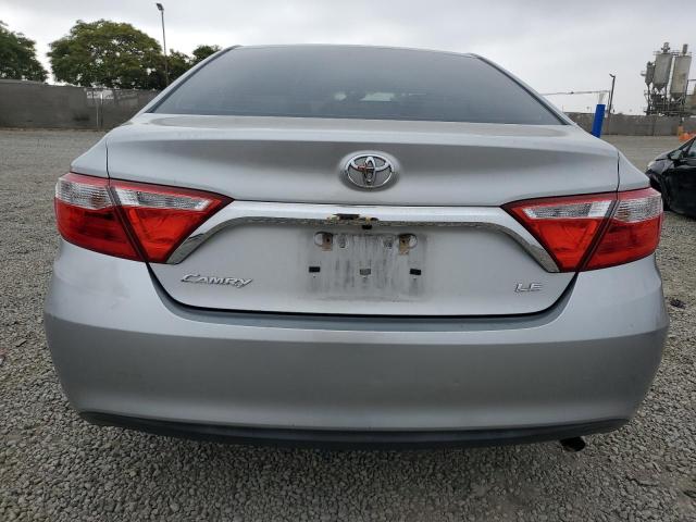  TOYOTA CAMRY 2016 Srebrny