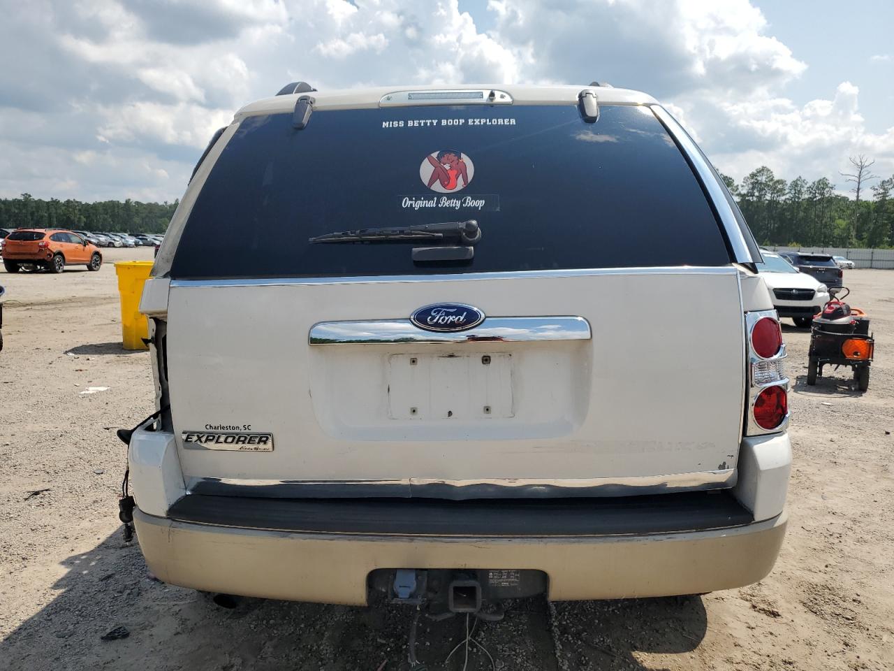 2008 Ford Explorer Eddie Bauer VIN: 1FMEU64E18UA01127 Lot: 60129005