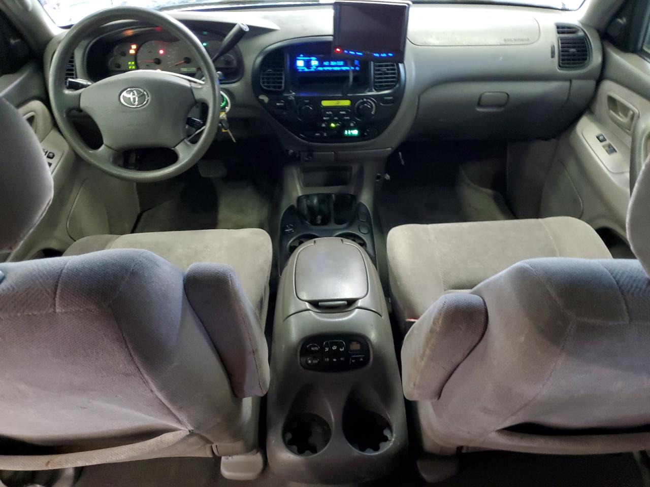 2004 Toyota Sequoia Sr5 VIN: 5TDBT44A84S207880 Lot: 62682115