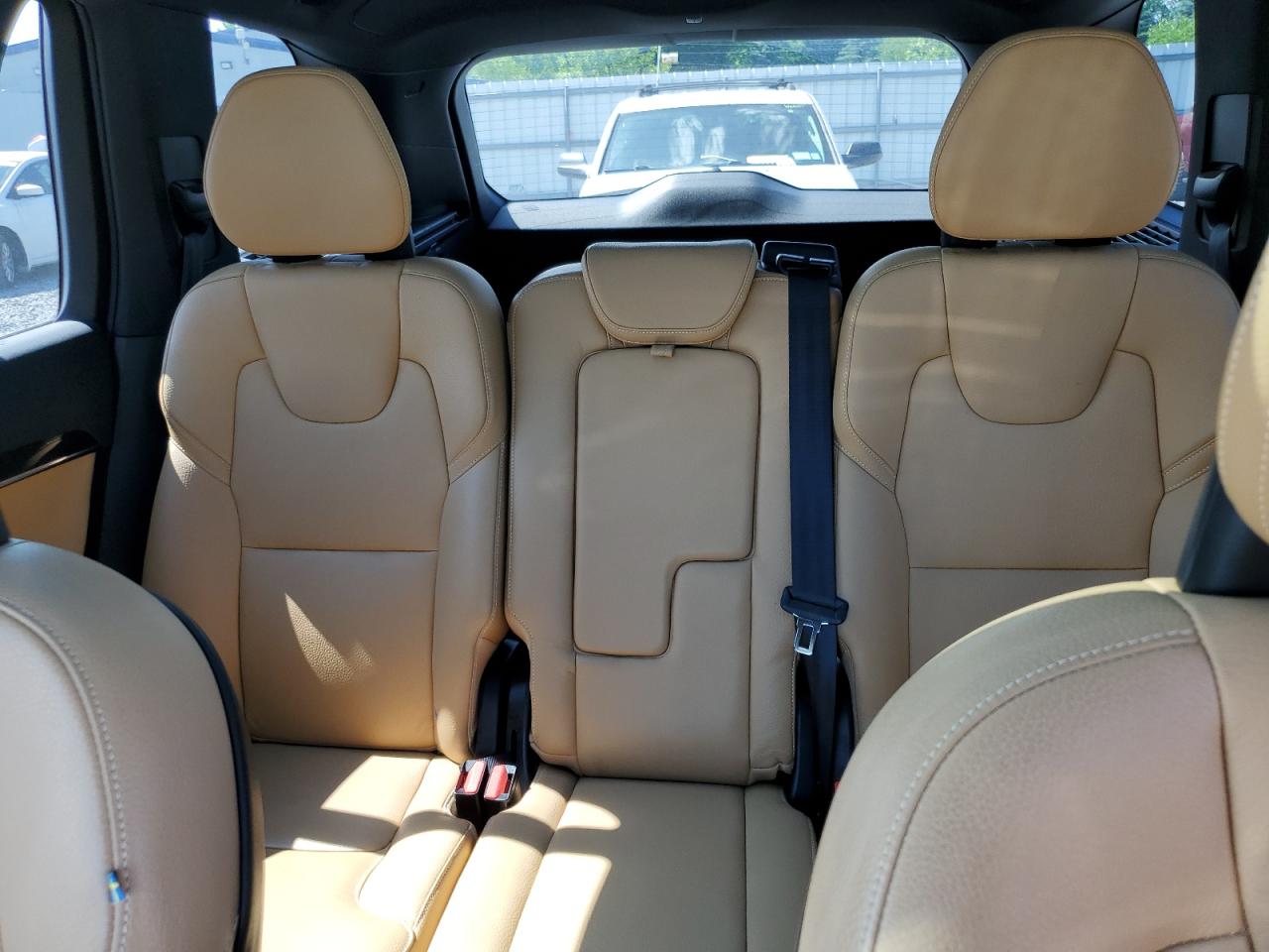 2017 Volvo Xc90 T5 VIN: YV4102XK3H1185428 Lot: 63051365