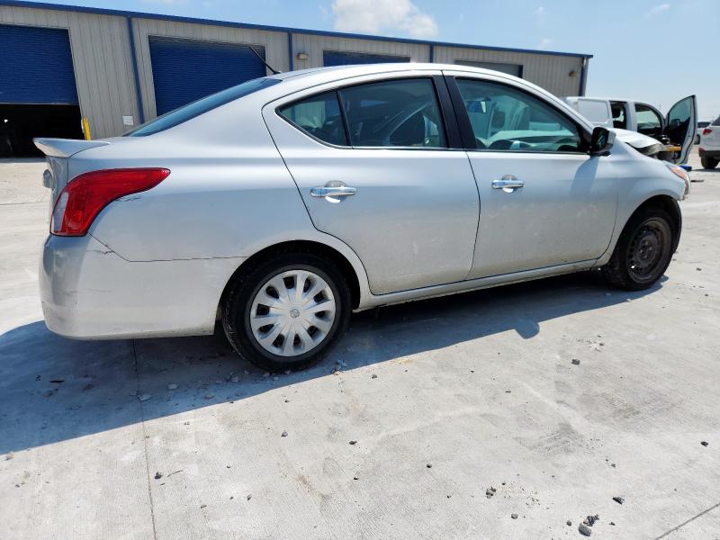  NISSAN VERSA 2019 Серебристый