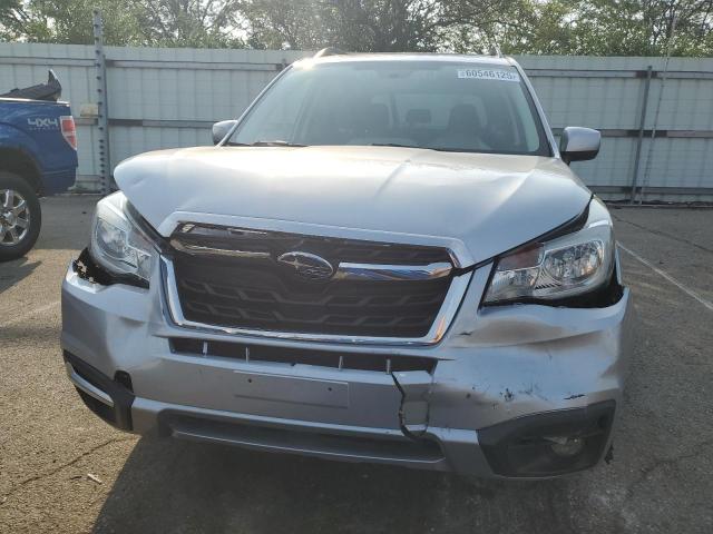  SUBARU FORESTER 2017 Srebrny