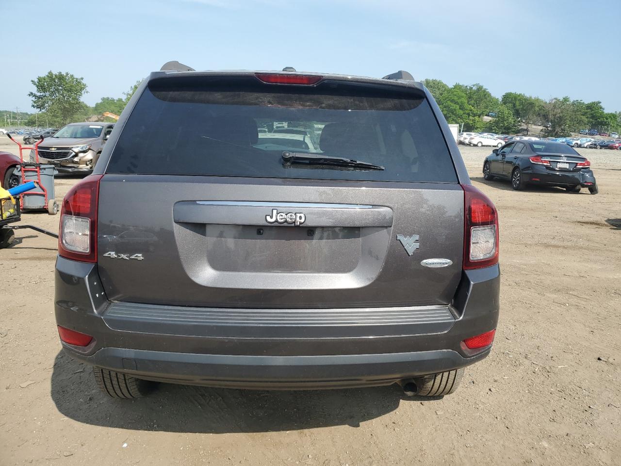 2015 Jeep Compass Latitude VIN: 1C4NJDEB3FD130697 Lot: 92718845