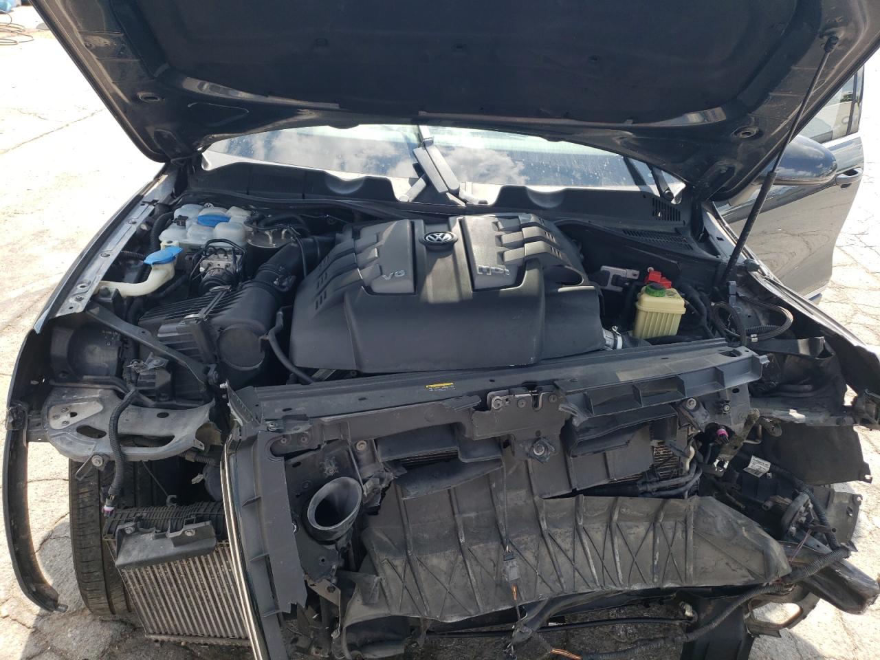 2013 Volkswagen Touareg V6 Tdi VIN: WVGEP9BP2DD012130 Lot: 61553095