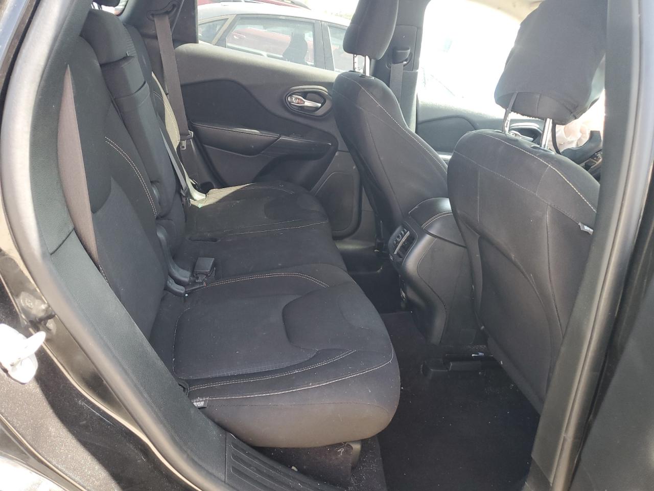 2016 Jeep Cherokee Latitude VIN: 1C4PJMCB6GW218628 Lot: 61835825