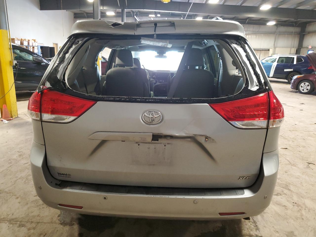 2012 Toyota Sienna Xle VIN: 5TDYK3DC5CS261256 Lot: 62870705