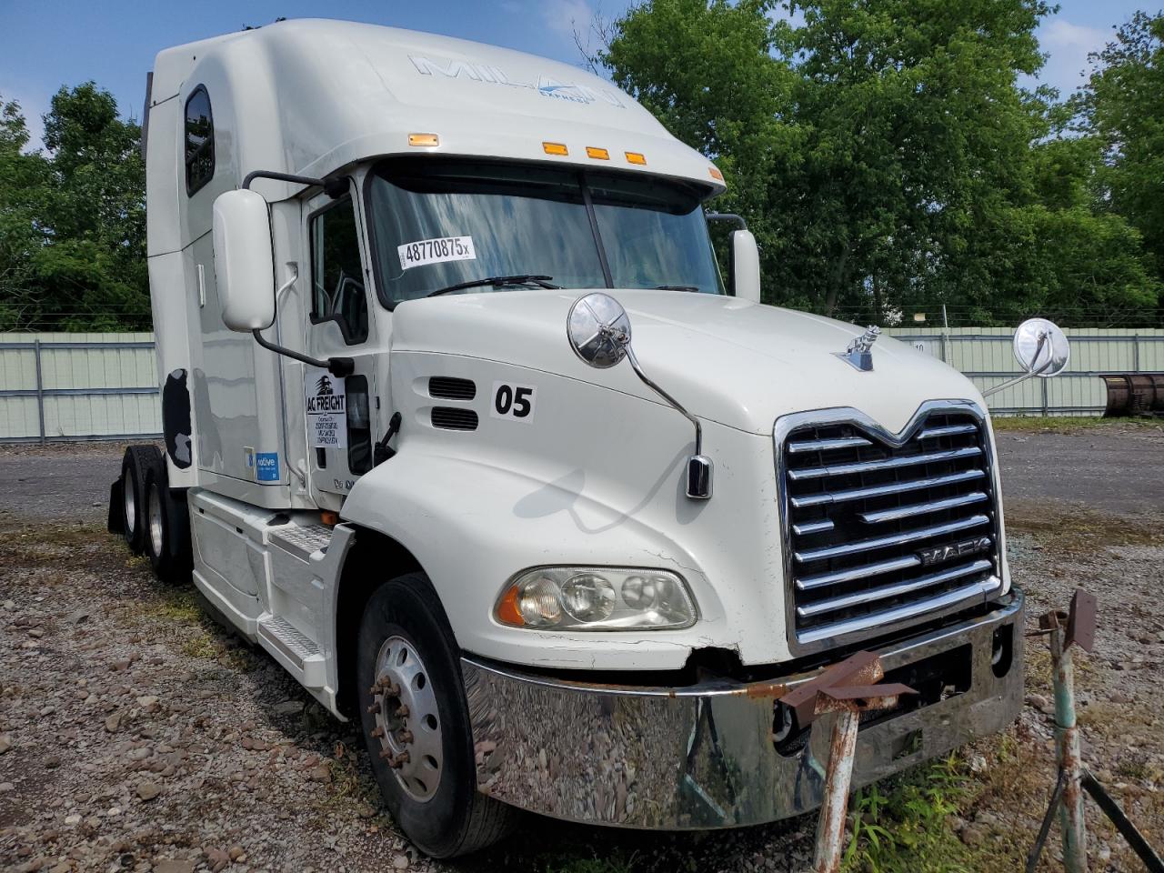 2015 Mack Cxu613 Semi Truck zu verkaufen in Central Square, NY - Rollover