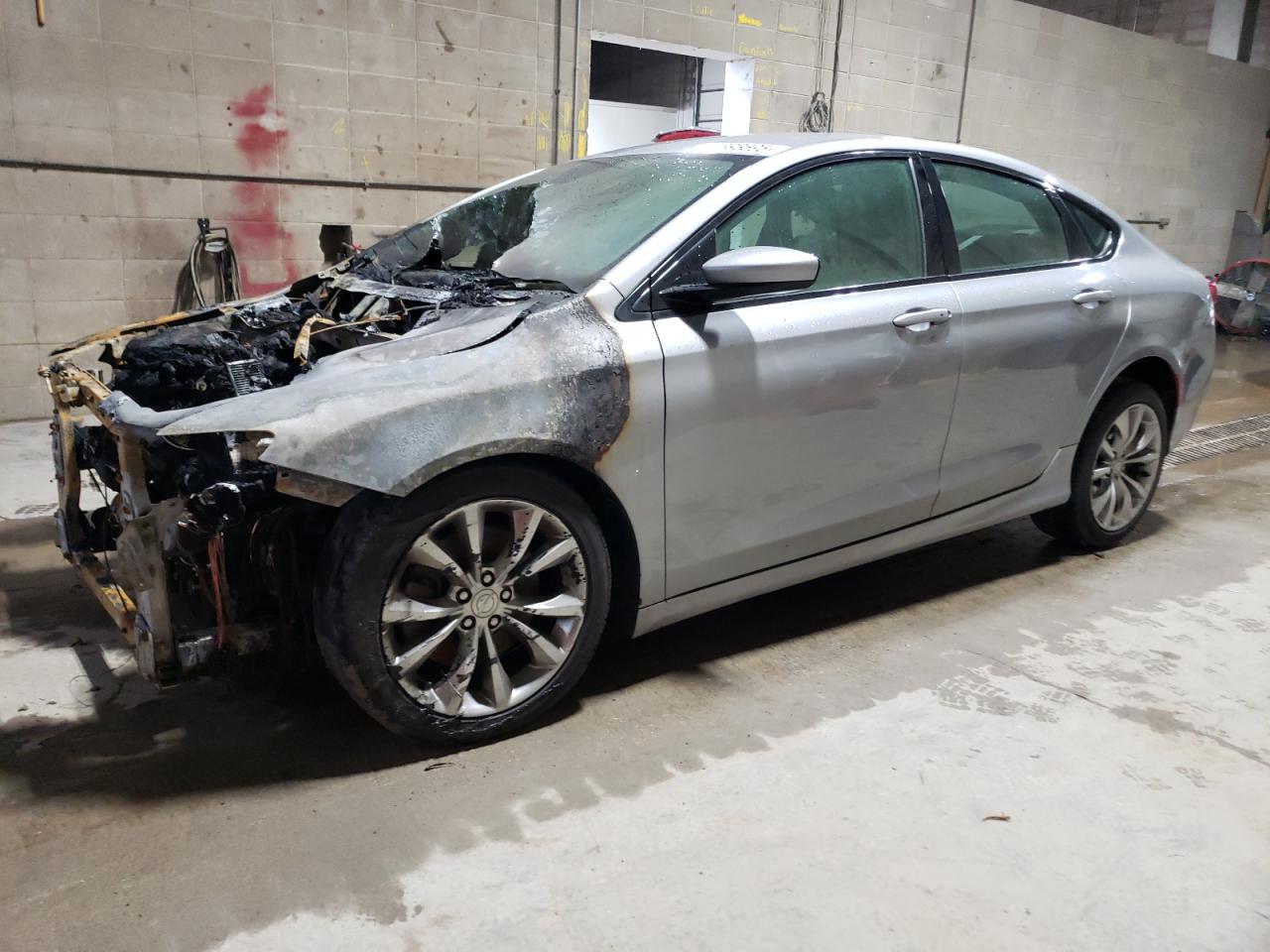 Blaine, MN에서 판매 중인 2015 Chrysler 200 S - Burn