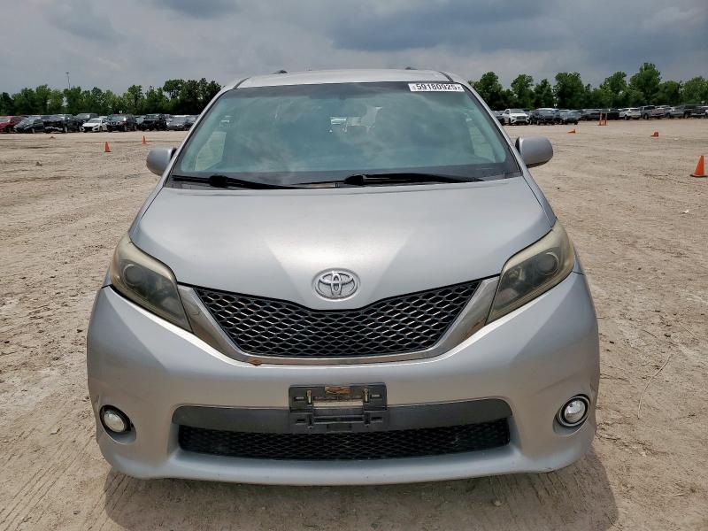  TOYOTA SIENNA 2016 Сріблястий