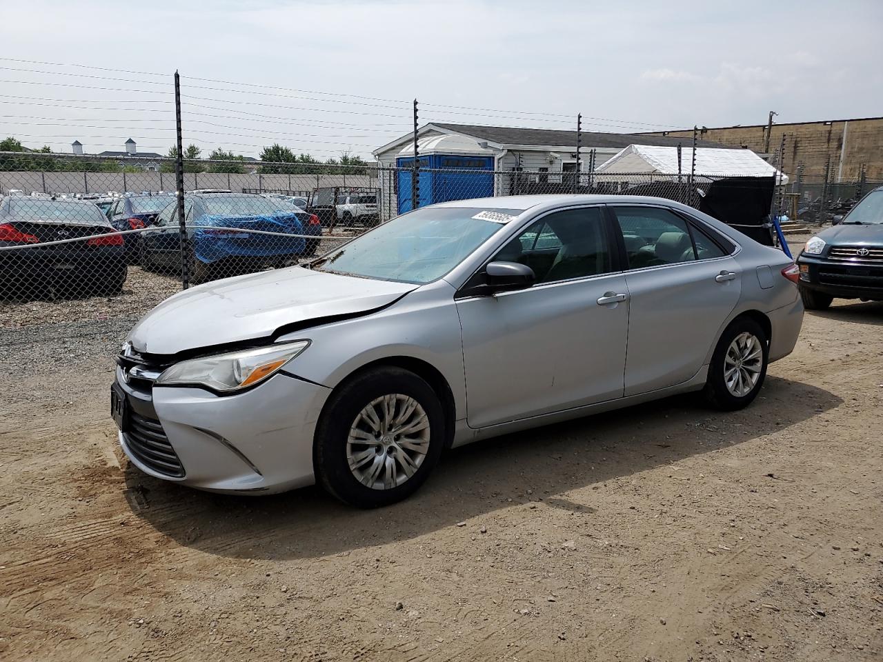 2015 Toyota Camry Le продається в Baltimore, MD - Front End