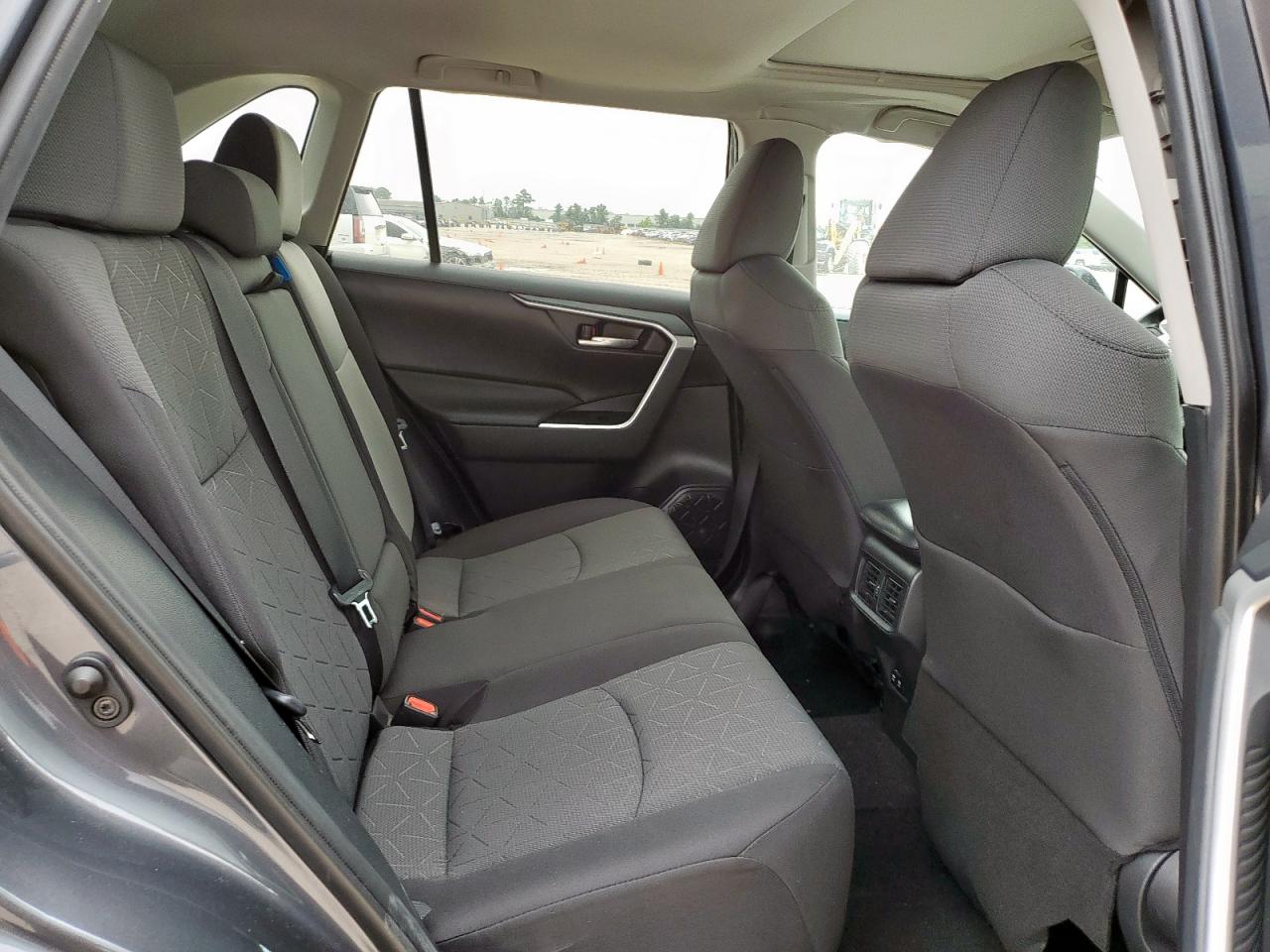 2T3W1RFV4MW110985 2021 Toyota Rav4 Xle