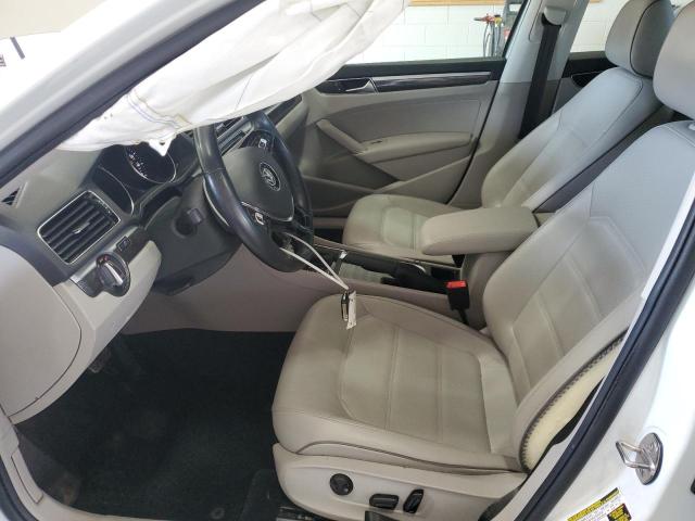  VOLKSWAGEN PASSAT 2018 Biały
