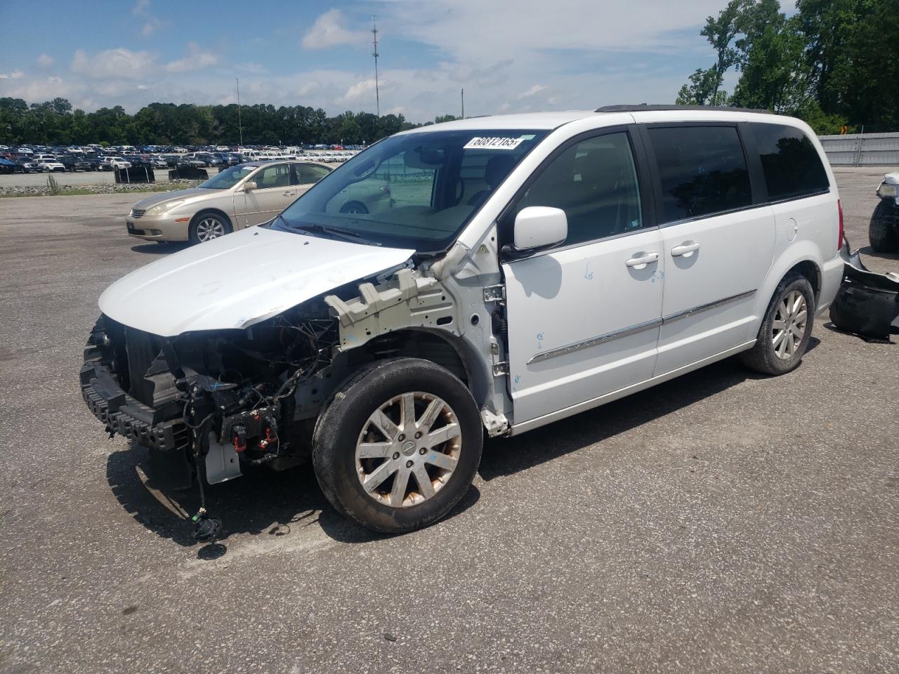 2014 Chrysler Town & Country Touring იყიდება Dunn-ში, NC - Front End