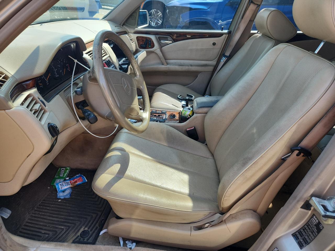 1999 Mercedes-Benz E 320 VIN: WDBJH65FXXA869835 Lot: 62426055